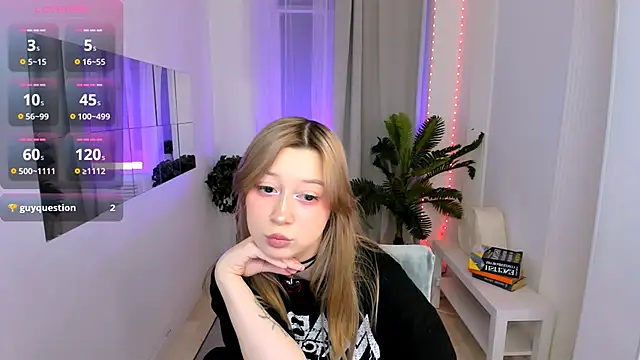 SaintGirl online show from 12, 3, 2025