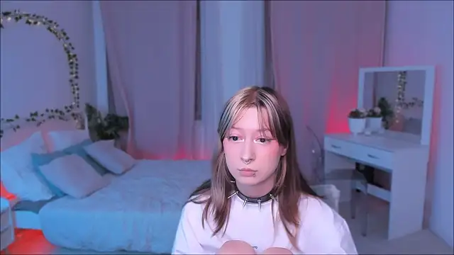SaintGirl online show from 13, 1, 2025