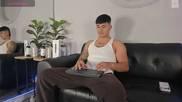 Cristopher strong online show from 25, 4, 2026