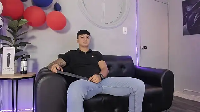 Snapshot of Cristopher_strong chatting on 19, 6, 2026 Cristopher strong online show from 19, 6, 2026