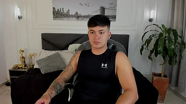 Cristopher strong online show from 13, 5, 2026