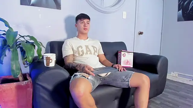 Cristopher strong online show from 20, 3, 2025