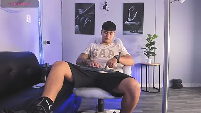 Cristopher strong online show from 3, 3, 2026