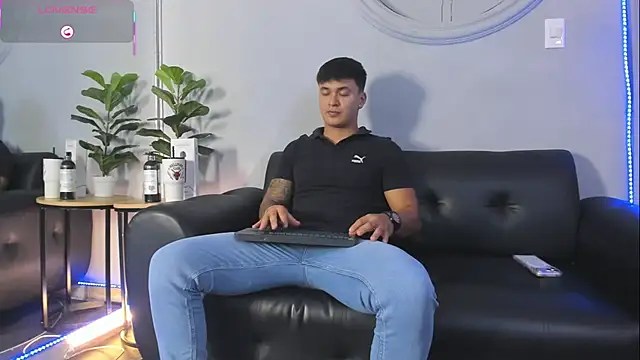 Cristopher strong online show from 2, 6, 2026