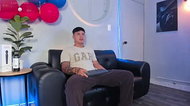 Snapshot of Cristopher_strong chatting on 10, 6, 2026 Cristopher strong online show from 10, 6, 2026