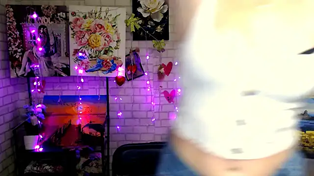 Darina M  online show from 11, 11, 2025