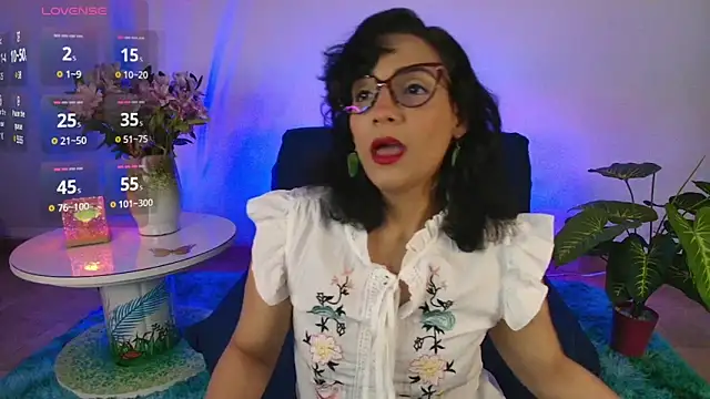 Elliee  online show from 12, 3, 2025