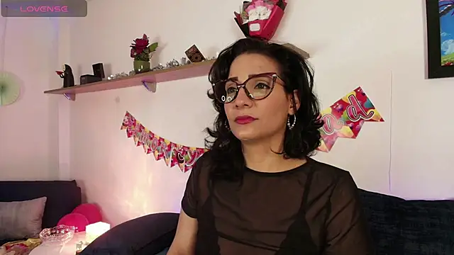 Elliee  online show from 15, 9, 2025