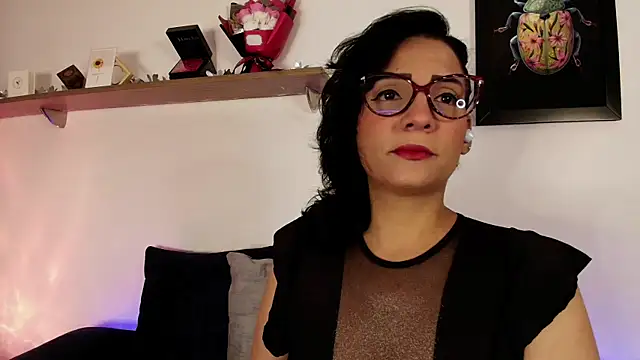 Snapshot of Elliee_ chatting on 1, 7, 2026 Elliee online show from 1, 7, 2026