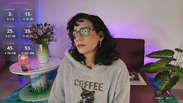 Elliee  online show from 8, 3, 2025