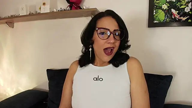 Snapshot of Elliee_ chatting on 20, 3, 2026 Elliee online show from 20, 3, 2026