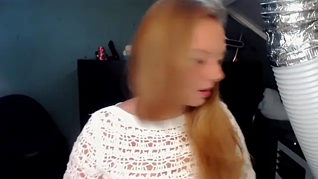 Snapshot of roxanna24 chatting on 2, 6, 2026 roxanna24 online show from 2, 6, 2026