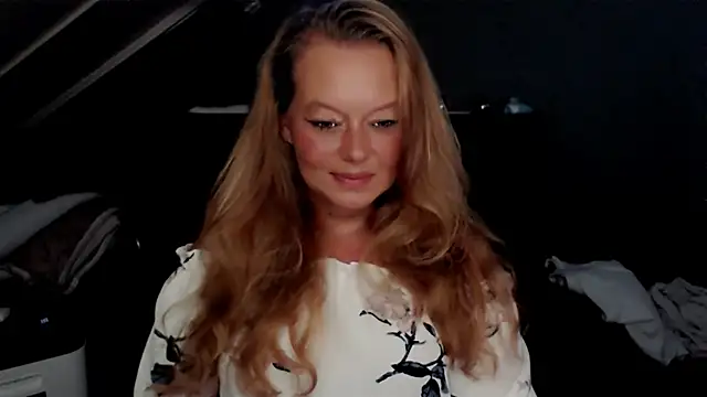 Snapshot of roxanna24 chatting on 8, 7, 2026 roxanna24 online show from 8, 7, 2026