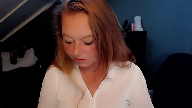 Snapshot of roxanna24 chatting on 1, 6, 2026 roxanna24 online show from 1, 6, 2026