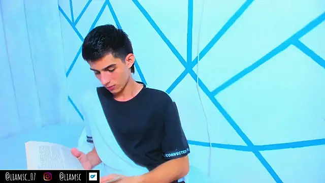 liam scott77 online show from 10, 10, 2025