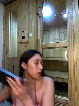 Snapshot of Barbielatinas chatting on 14, 10, 2025 Barbielatinas online show from 14, 10, 2025