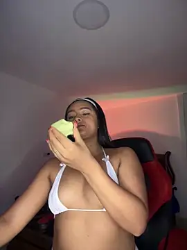 Snapshot of cristina1800 chatting on 12, 3, 2025 cristina1800 online show from 12, 3, 2025