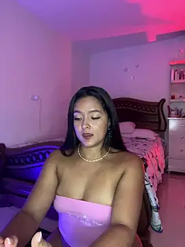 Snapshot of cristina1800 chatting on 28, 4, 2026 cristina1800 online show from 28, 4, 2026