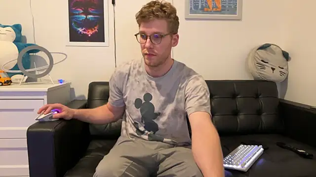 Snapshot of BlueEyedTallGuy94 chatting on 30, 12, 2024 BlueEyedTallGuy94 online show from 30, 12, 2024