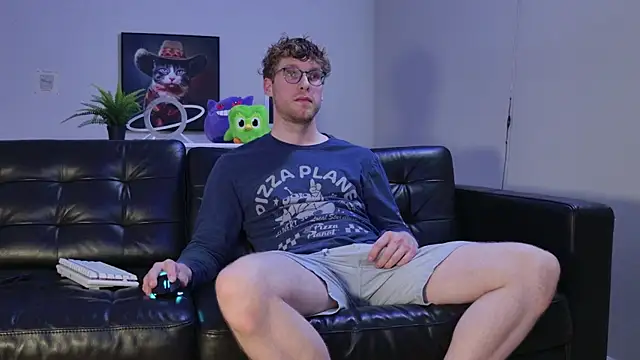 Snapshot of BlueEyedTallGuy94 chatting on 18, 10, 2025 BlueEyedTallGuy94 online show from 18, 10, 2025