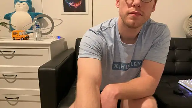 Snapshot of BlueEyedTallGuy94 chatting on 14, 12, 2024 BlueEyedTallGuy94 online show from 14, 12, 2024