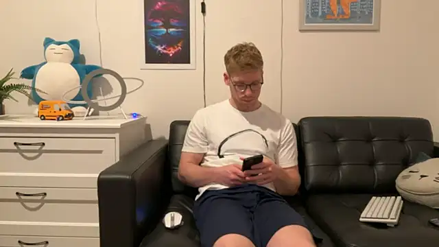 Snapshot of BlueEyedTallGuy94 chatting on 14, 12, 2024 BlueEyedTallGuy94 online show from 14, 12, 2024