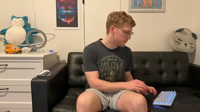 Snapshot of BlueEyedTallGuy94 chatting on 31, 12, 2024 BlueEyedTallGuy94 online show from 31, 12, 2024