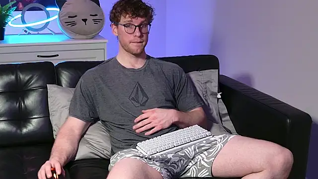 Snapshot of BlueEyedTallGuy94 chatting on 11, 11, 2025 BlueEyedTallGuy94 online show from 11, 11, 2025