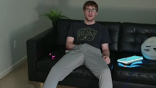 Snapshot of BlueEyedTallGuy94 chatting on 13, 9, 2025 BlueEyedTallGuy94 online show from 13, 9, 2025