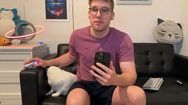 Snapshot of BlueEyedTallGuy94 chatting on 19, 12, 2024 BlueEyedTallGuy94 online show from 19, 12, 2024