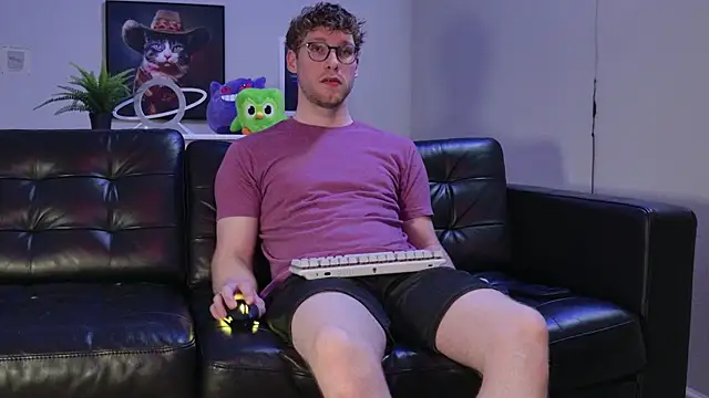 Snapshot of BlueEyedTallGuy94 chatting on 15, 10, 2025 BlueEyedTallGuy94 online show from 15, 10, 2025