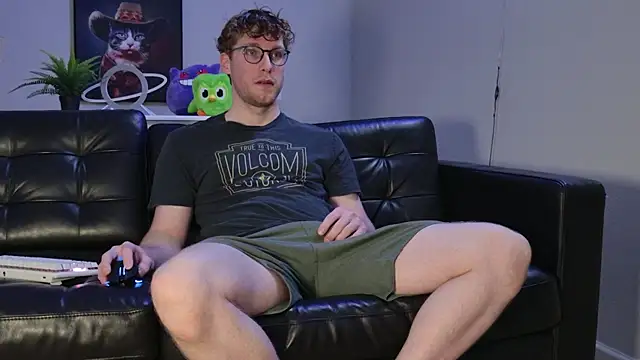 Snapshot of BlueEyedTallGuy94 chatting on 28, 10, 2025 BlueEyedTallGuy94 online show from 28, 10, 2025