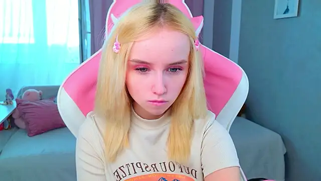 b4by LoL1 online show from 28, 2, 2026