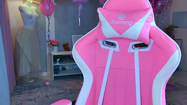 b4by LoL1 online show from 28, 11, 2025