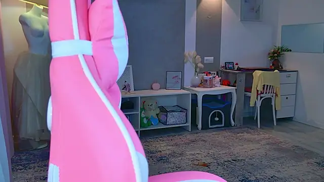 b4by LoL1 online show from 30, 11, 2025