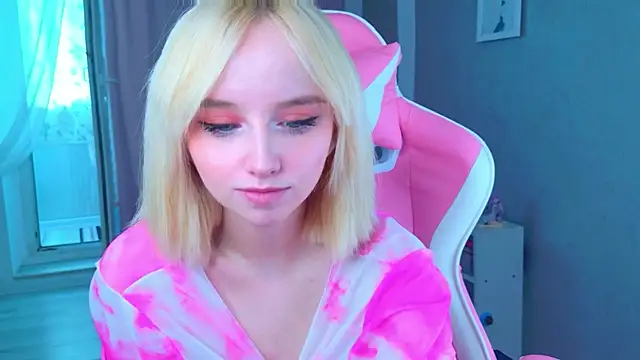 b4by LoL1 online show from 2, 4, 2026