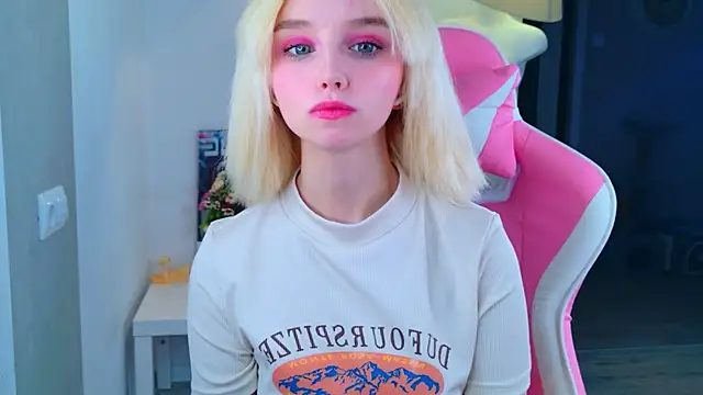 b4by LoL1 online show from 13, 4, 2026