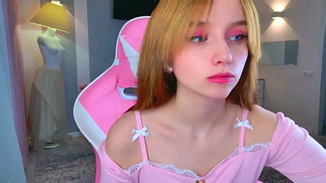 b4by LoL1 online show from 5, 12, 2025