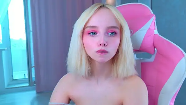 b4by LoL1 online show from 3, 4, 2026