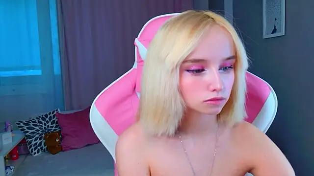 b4by LoL1 online show from 17, 3, 2026