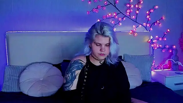 JoannLowe online show from 24, 9, 2025