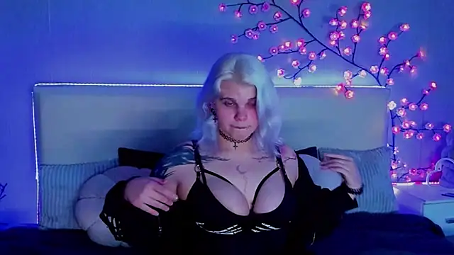 JoannLowe online show from 12, 10, 2025