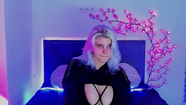 Snapshot of JoannLowe chatting on 23, 2, 2026 JoannLowe online show from 23, 2, 2026