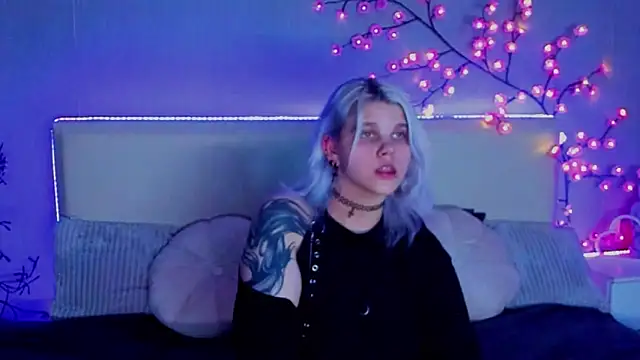 JoannLowe online show from 21, 9, 2025