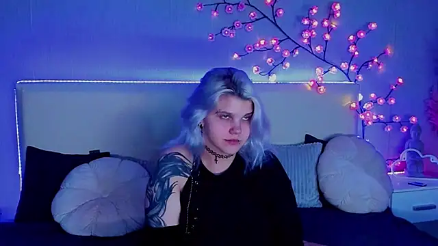 JoannLowe online show from 30, 9, 2025