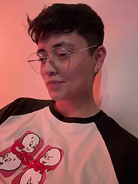 Ashley Chriss online show from 26, 1, 2025