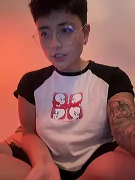 Ashley Chriss online show from 25, 1, 2025