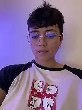 Ashley Chriss online show from 3, 3, 2025