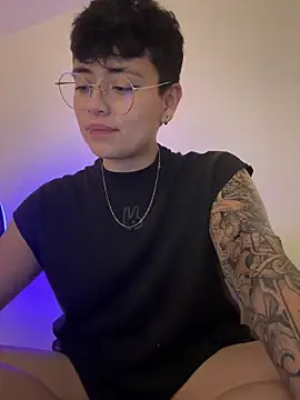 Ashley Chriss online show from 1, 3, 2025