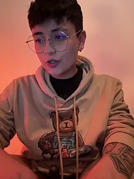 Ashley Chriss online show from 24, 1, 2025